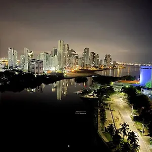 Amazing 3br Penthouse, Full Kitchen, Pool, Bar, Dedicated Workspace Cartagena